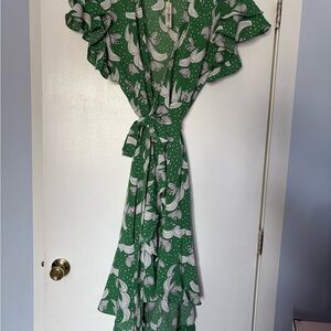 Max Studio Green wrap dress w ruffle sleeves